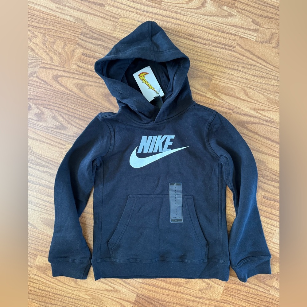 NIKE Sweatshirt Hoodie with Iconic Swoosh NWT